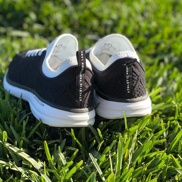 APL🔴TechLoom Phantom black/white women’s Athletic Running shoes 5 - Picture 11 of 15